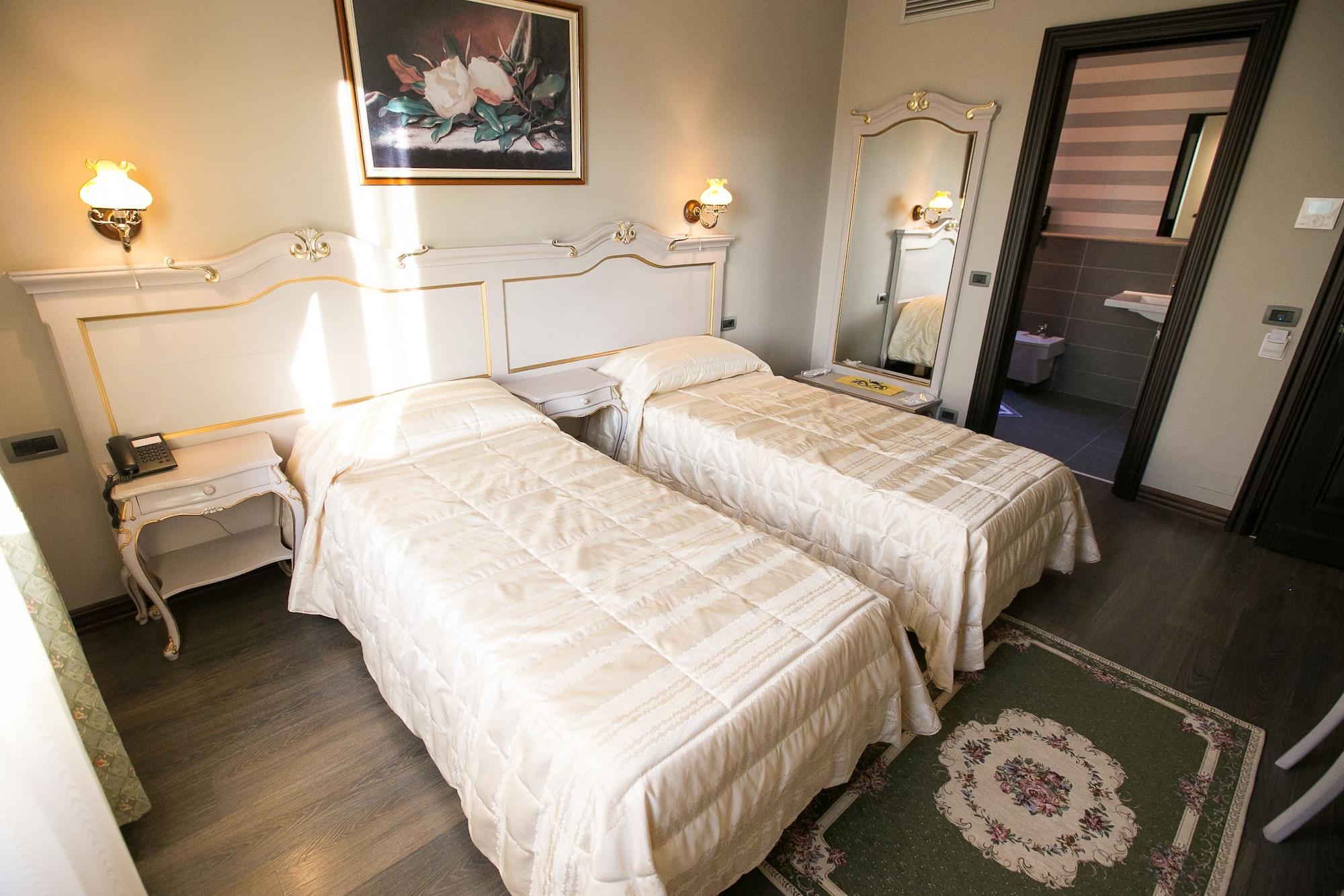 Victoria Hotel 4*